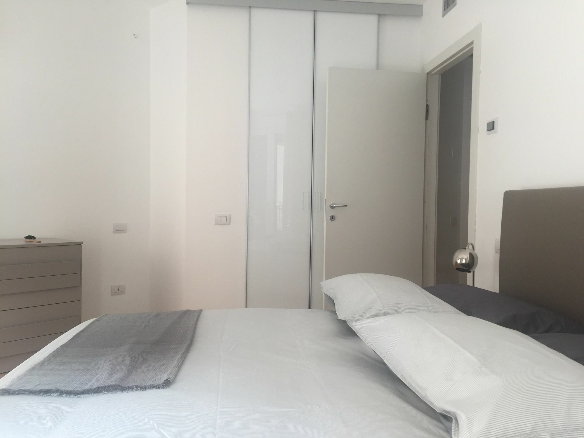 Joivy Sunny 1-Bed Flat With Balcony Apartman Milánó Kültér fotó